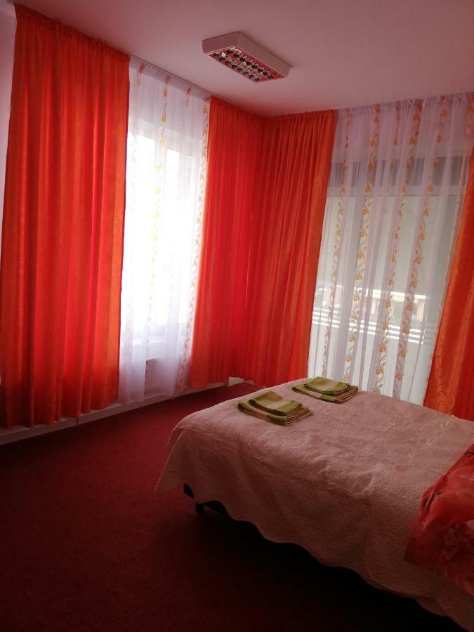 Pensiunea La Safari Targu Neamt Exterior photo