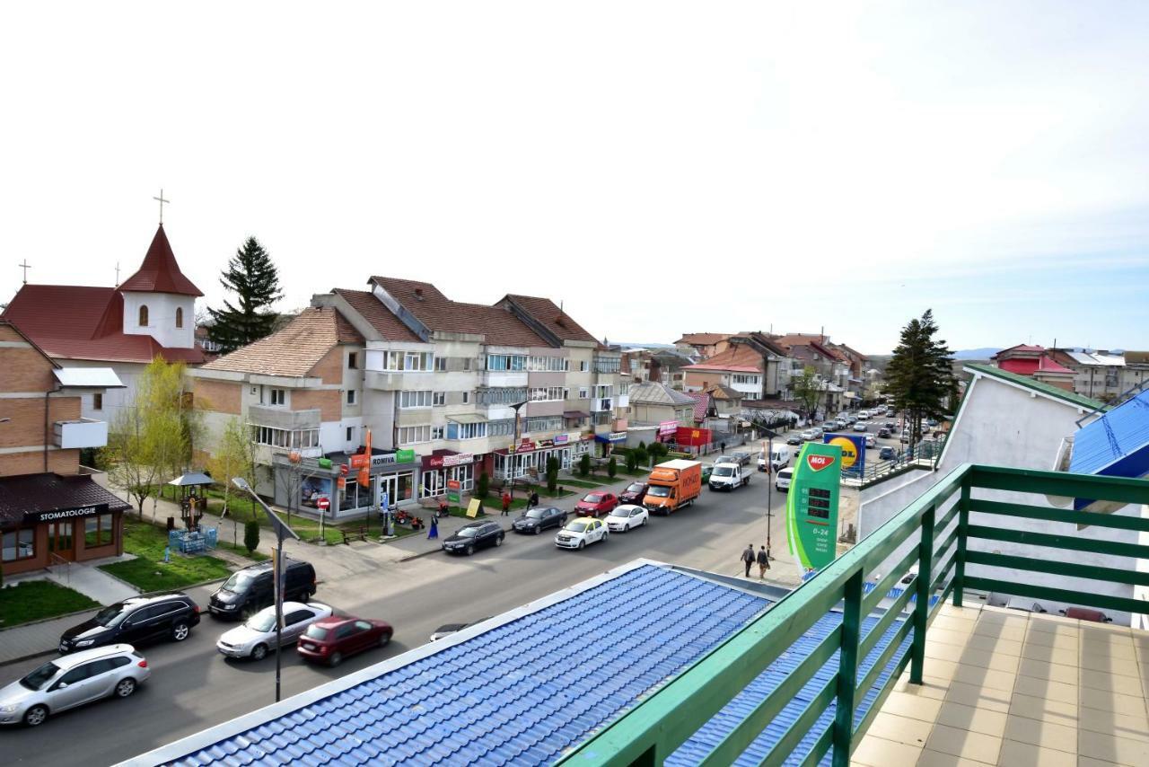 Pensiunea La Safari Targu Neamt Exterior photo